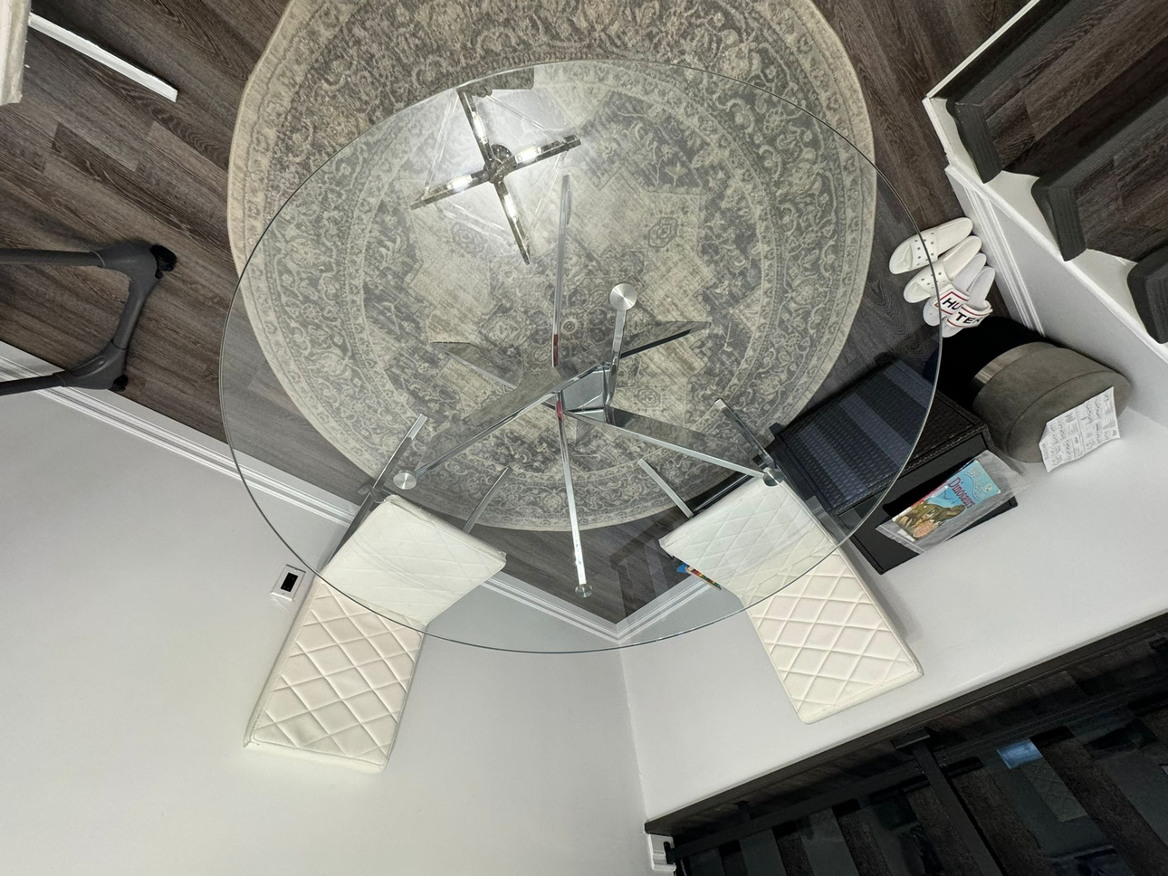Beautiful round glass dining table - photo 5
