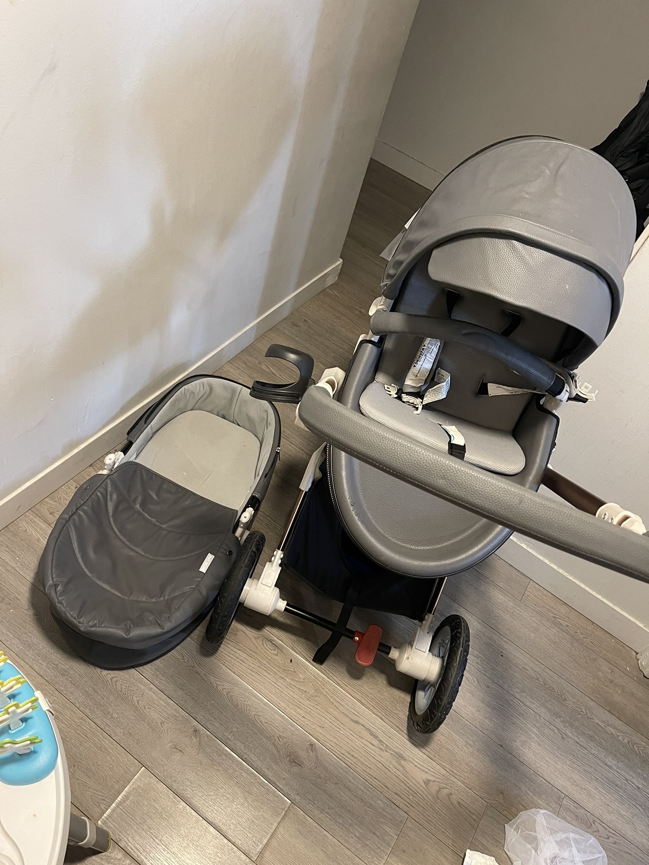 Baby stroller 2 in 1- hot mom baby stroller. Very good condition - photo 3