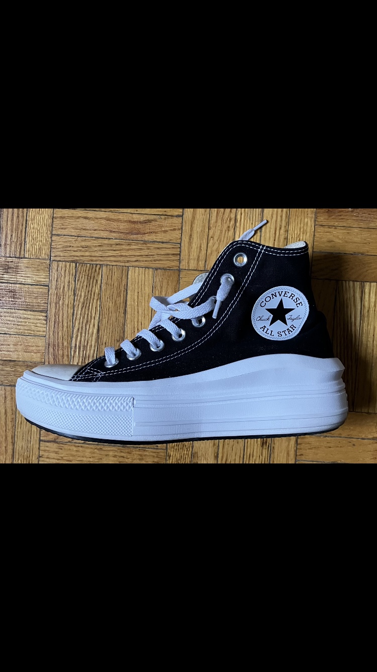 Women’s Converse Chuck Taylor All Star Platforms Size 7 👟🖤🤍 image indicator(3)