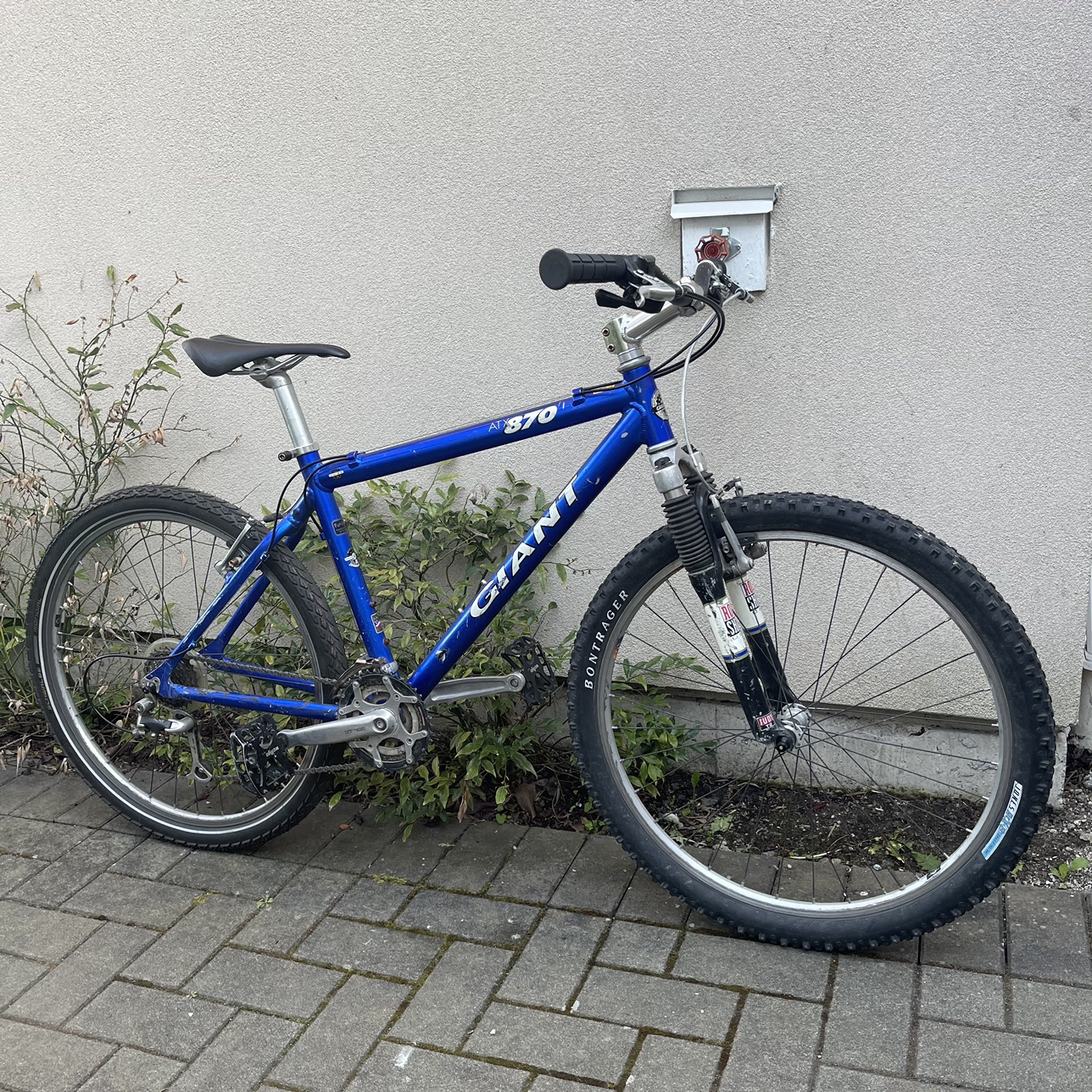 Giant ATX 870 Bike thumbnail
