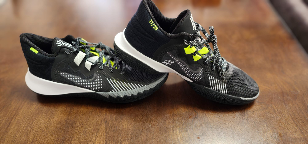 nike kyrie 5 size 9.5 image indicator(3)