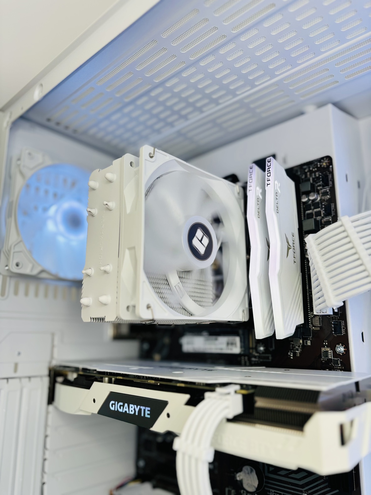 White Gaming PC - photo 3