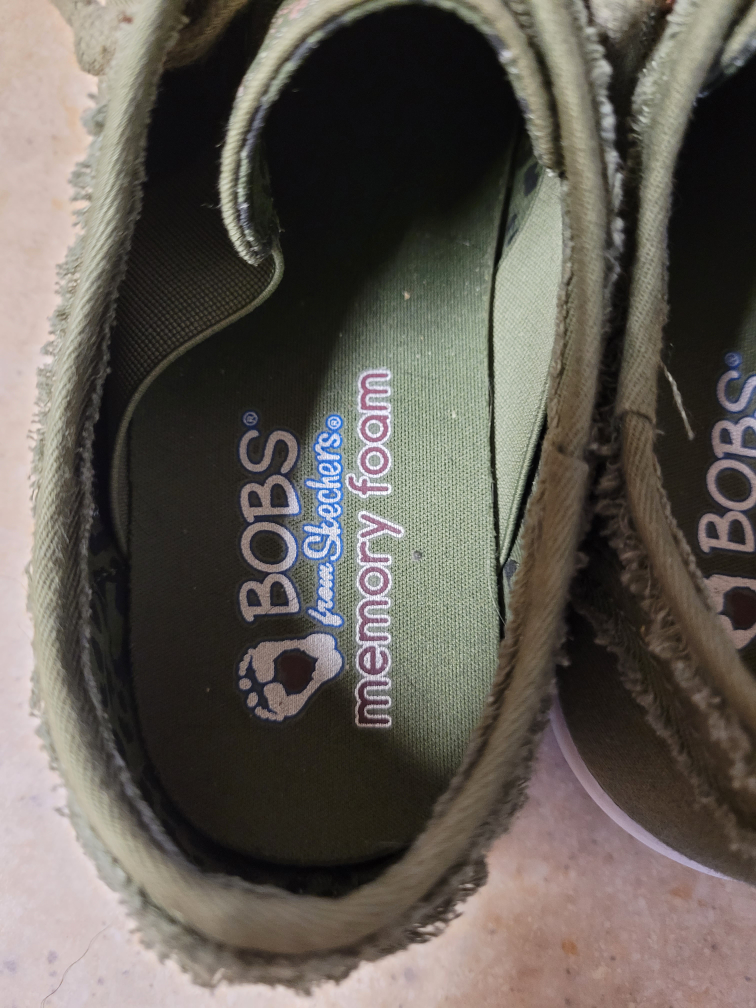 Girls Bob's slip ons size 5 image indicator(2)