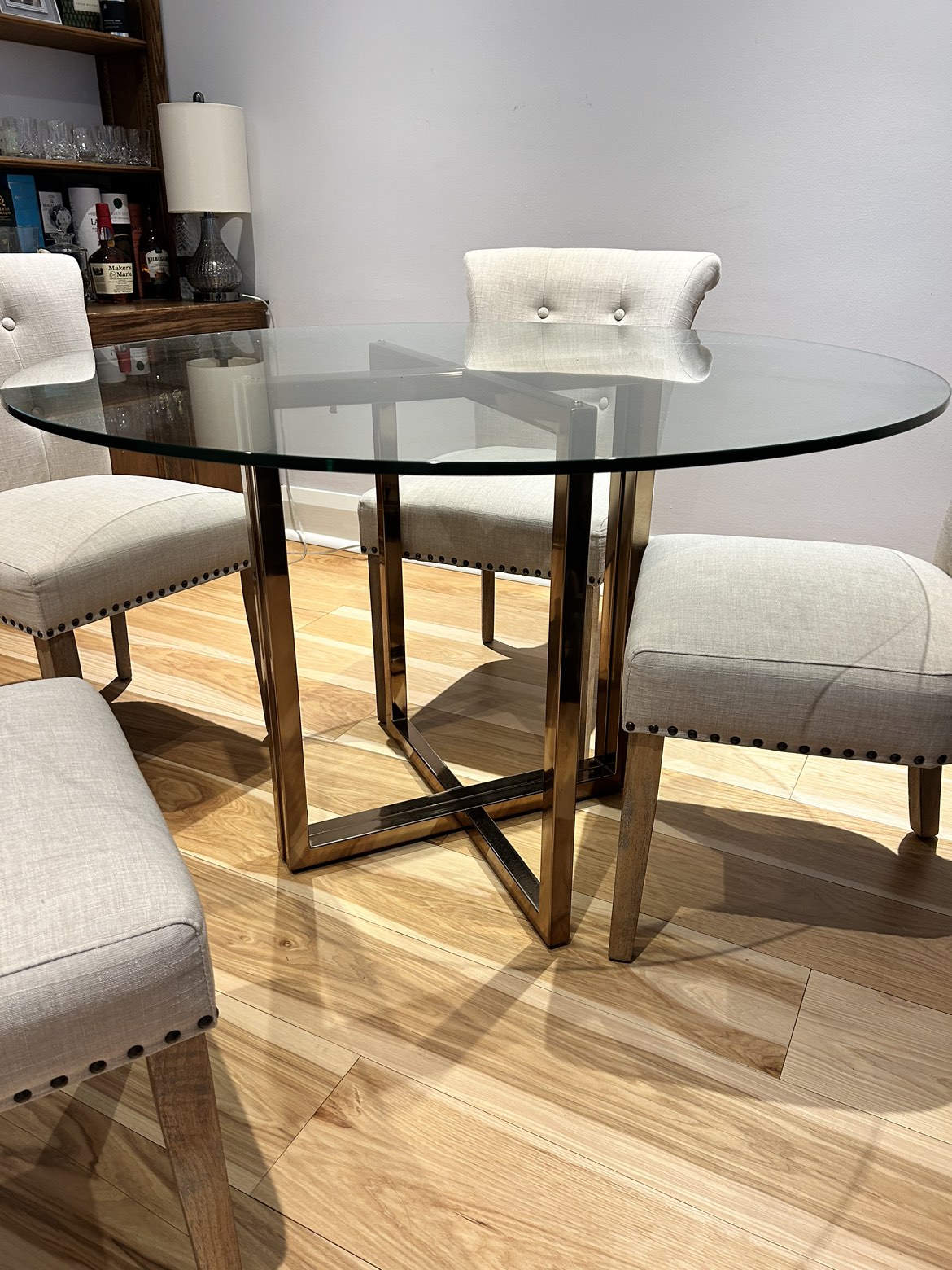 Round Dining Table - photo 3