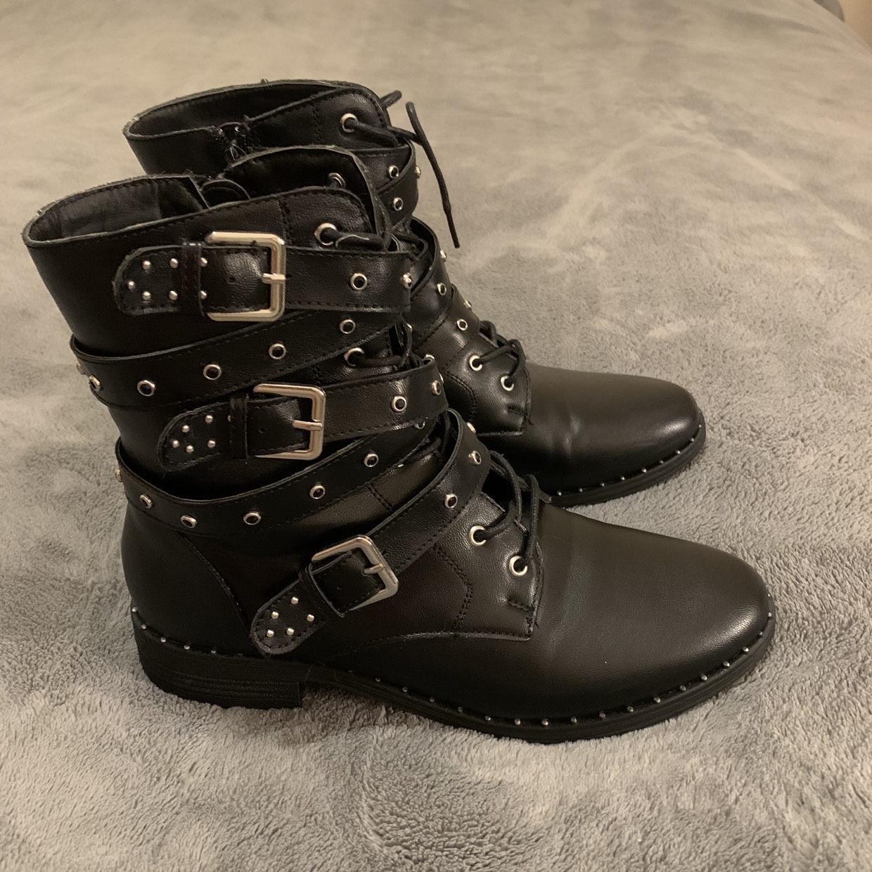 Stylish Black Boots image indicator(3)