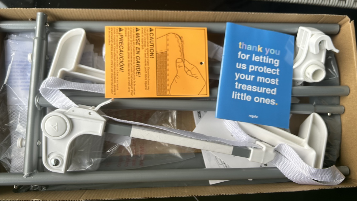 REGALO SWING DOWN CRIB RAIL - photo 2