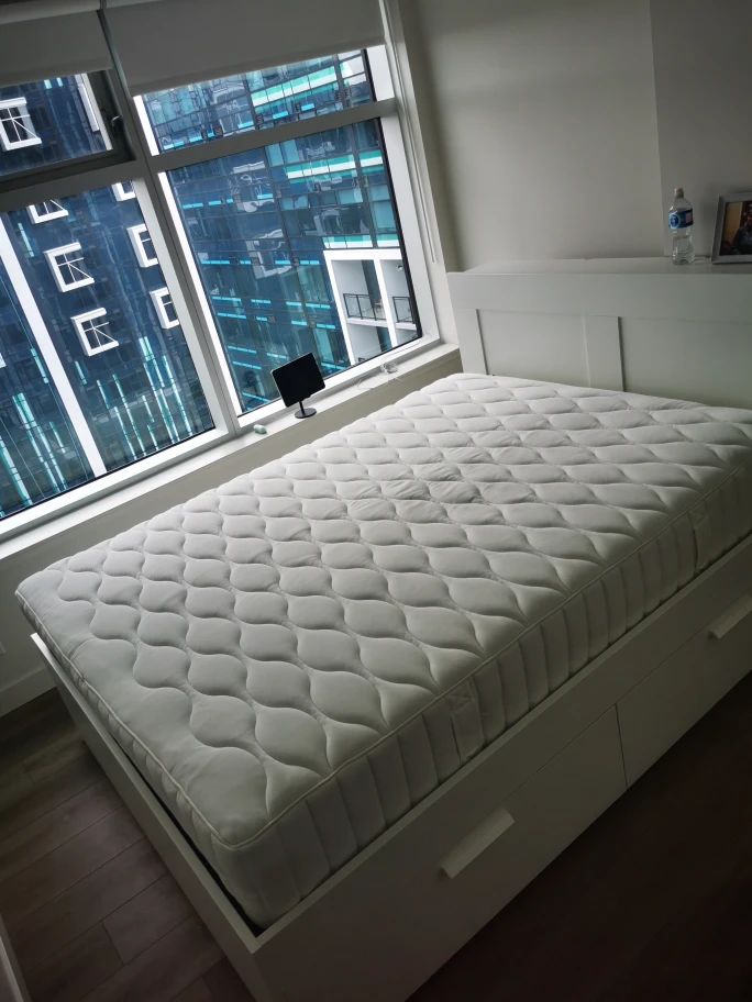 Mattress Queen size hubrid medium 10 year
