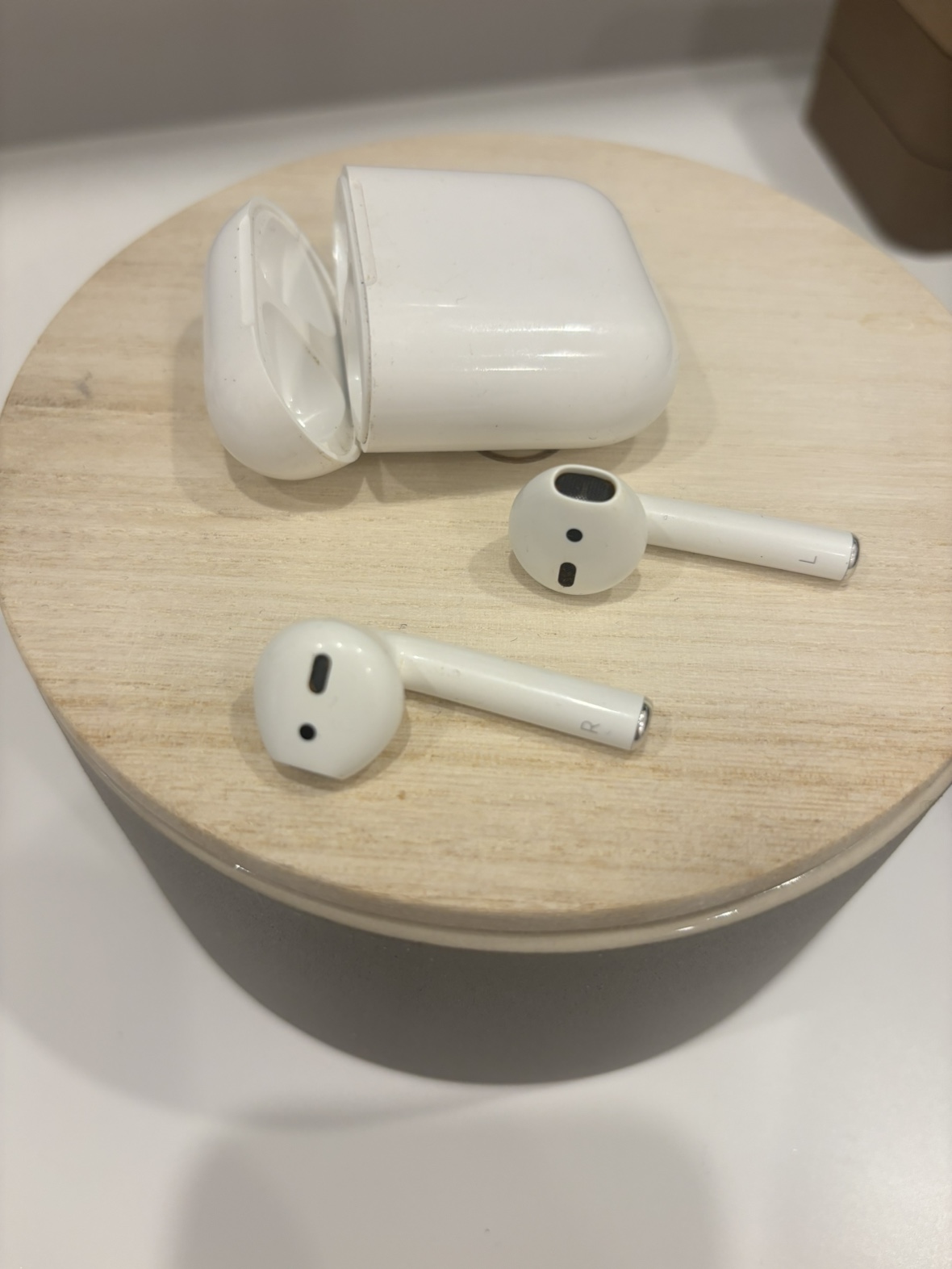 1st Generation AirPods - photo 4