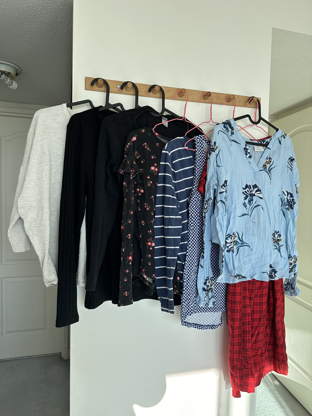 Womens tops size M/L thumbnail