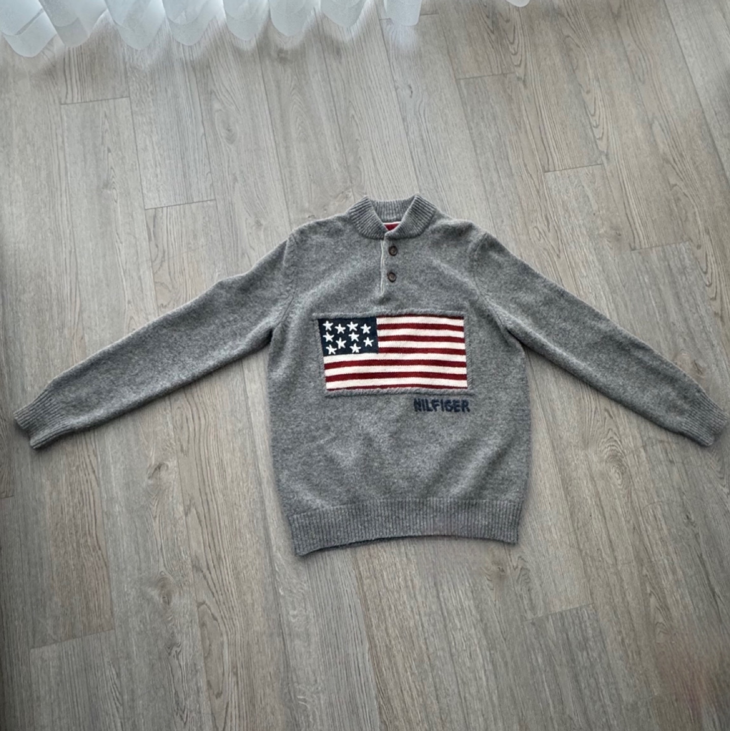 Tommy Hilfiger American flag sweater thumbnail