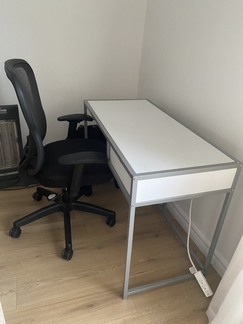 Office desk - photo 3