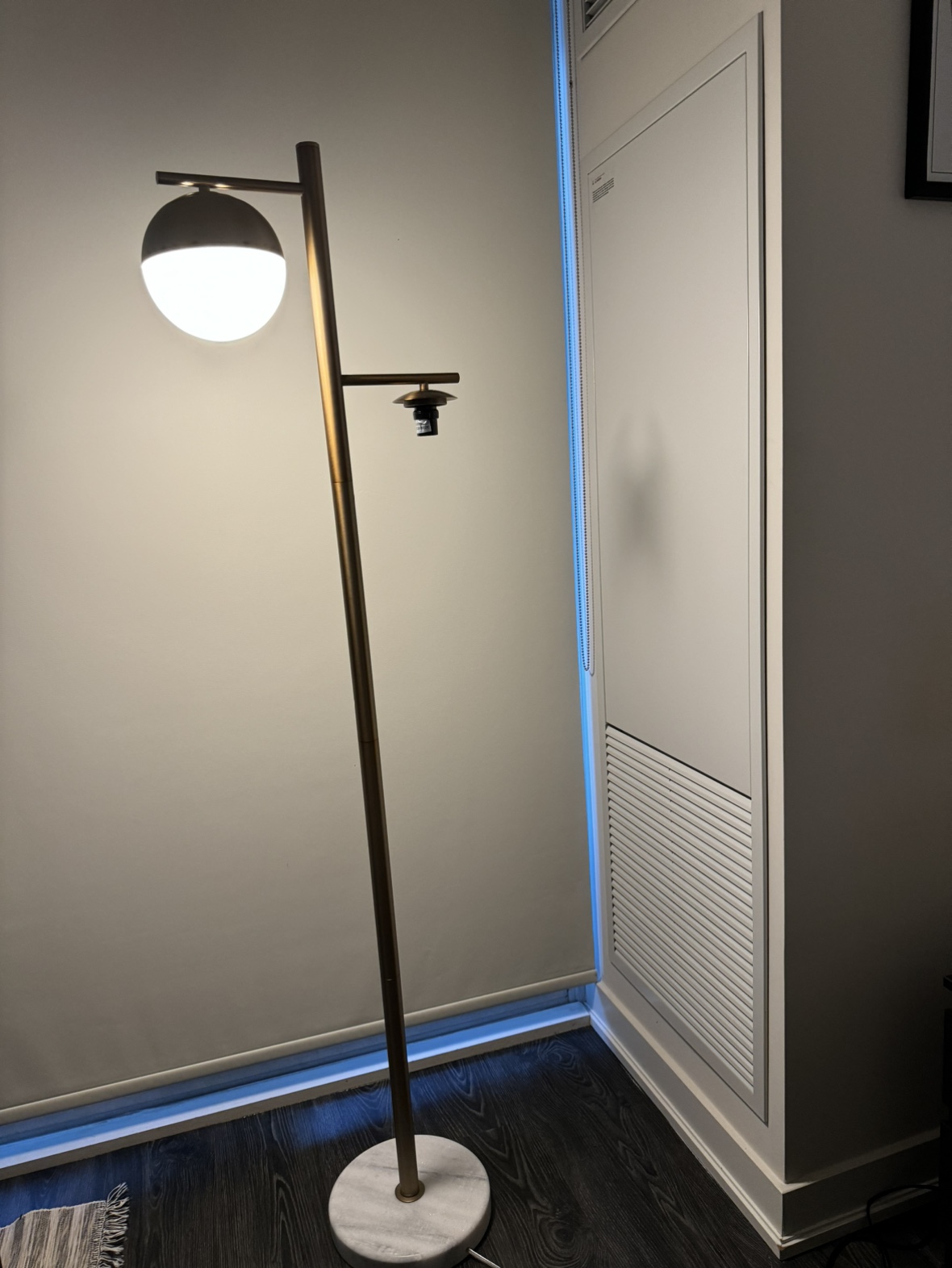 FREE LAMP MISSING ONE BULB