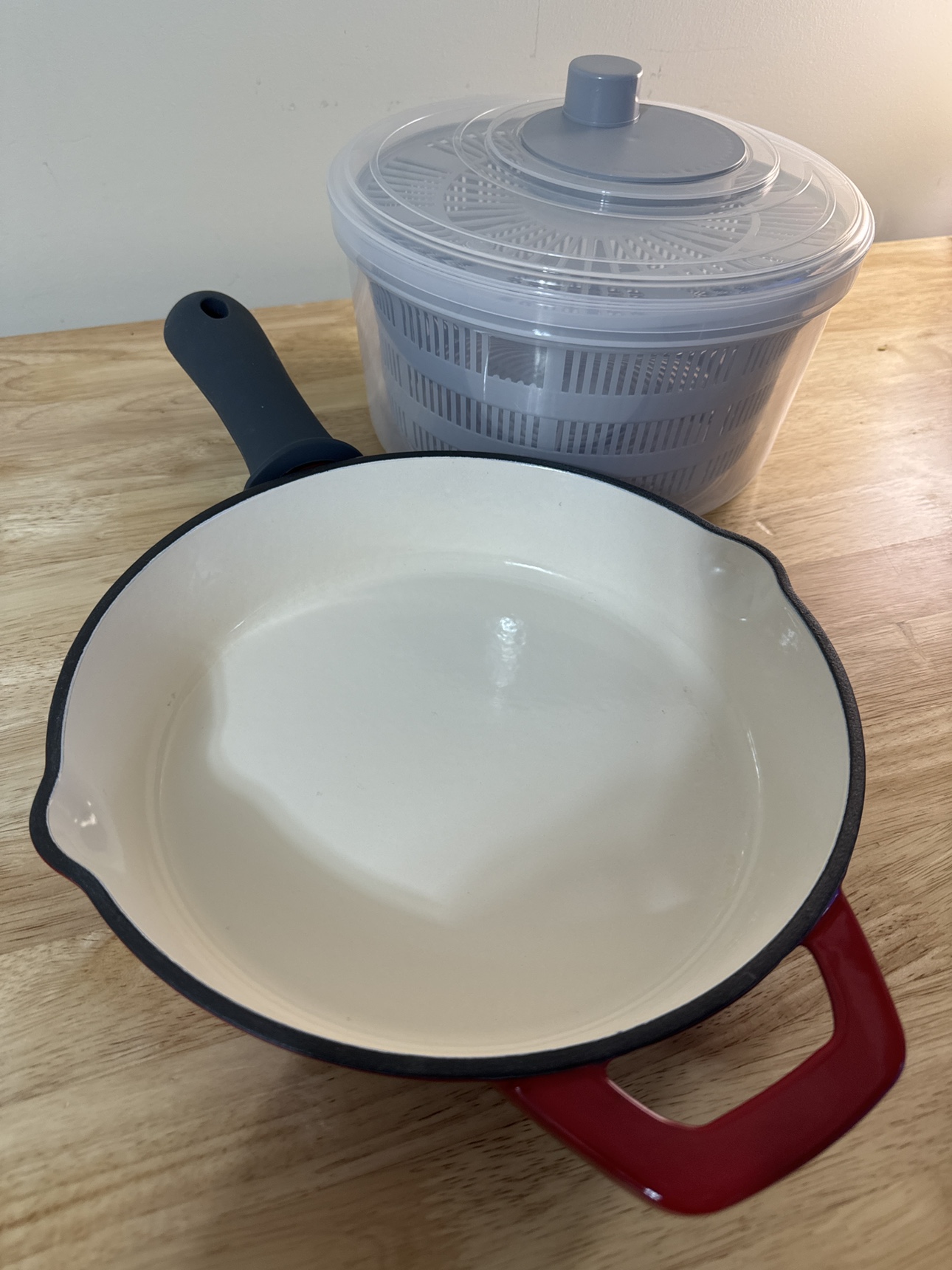 Tramontina cast iron pan 10- inch (with free salad spinner