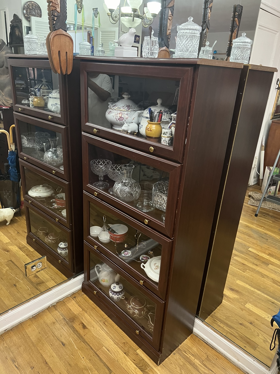 Barrister cabinet with 5 glass doors . 59H.13D.29w image indicator(2)