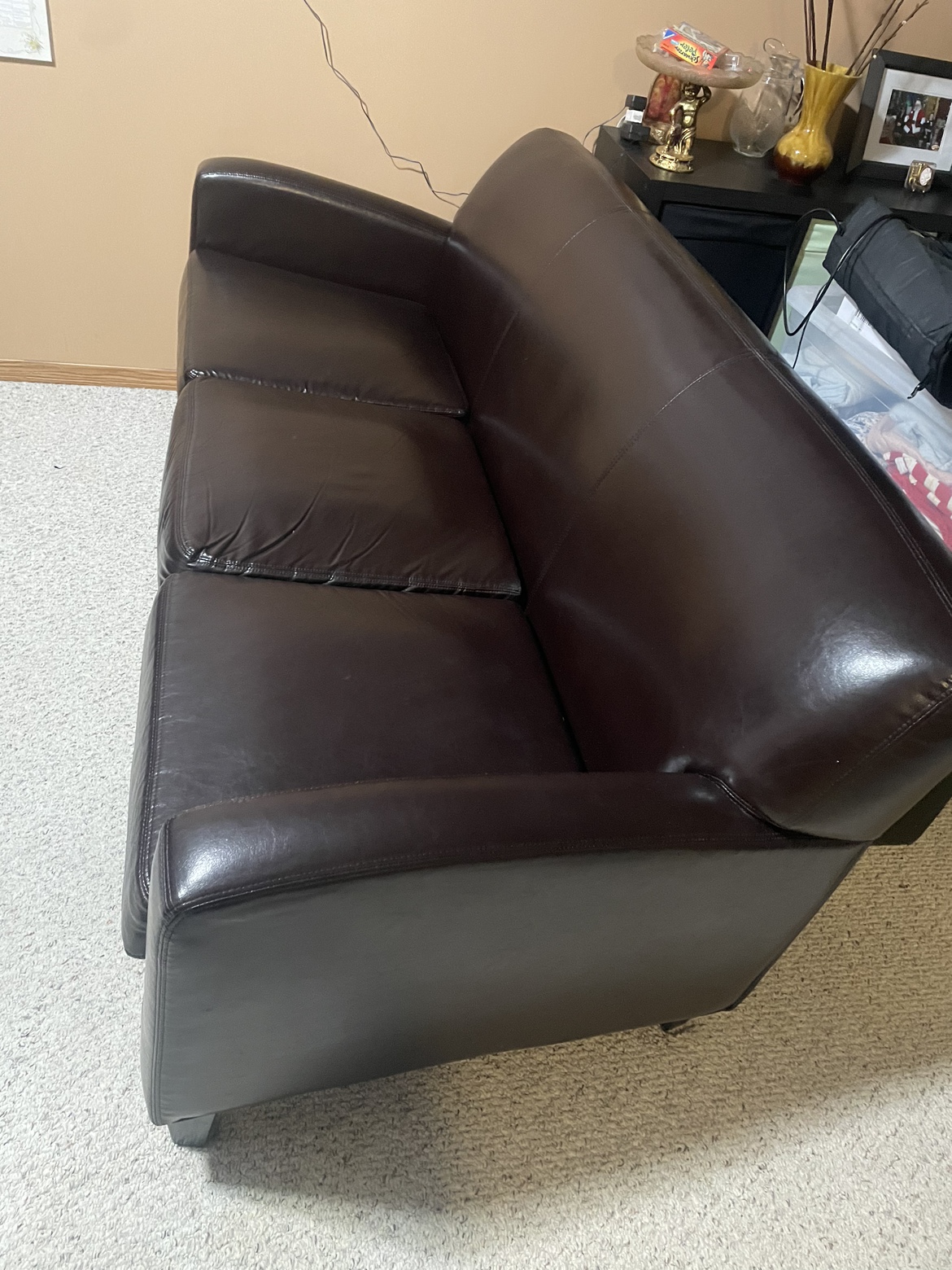 Like new condition couch. Pick up Bridlewood