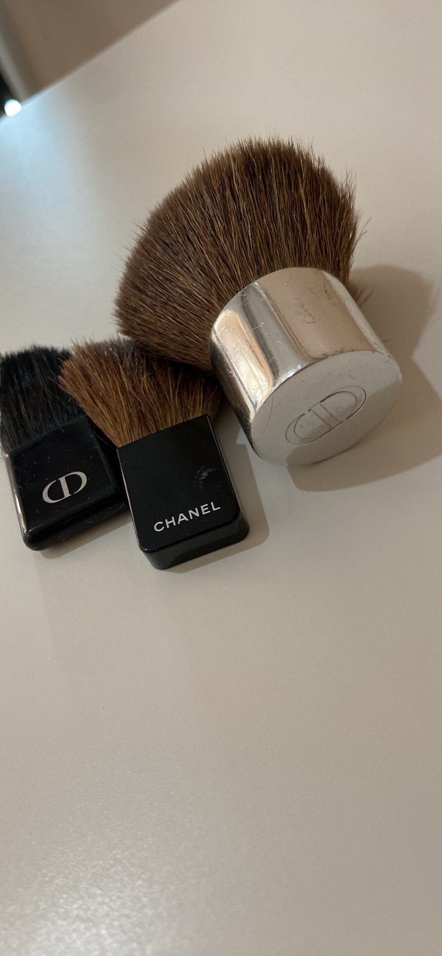 Compact makeup brushes