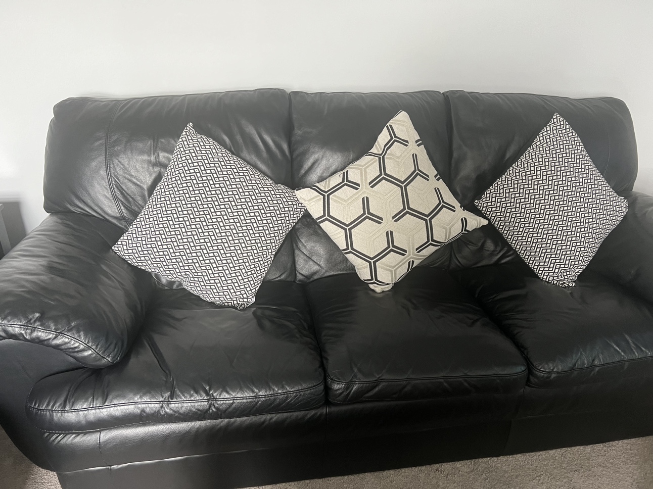 5 Seaters black sofa and table. - photo 2