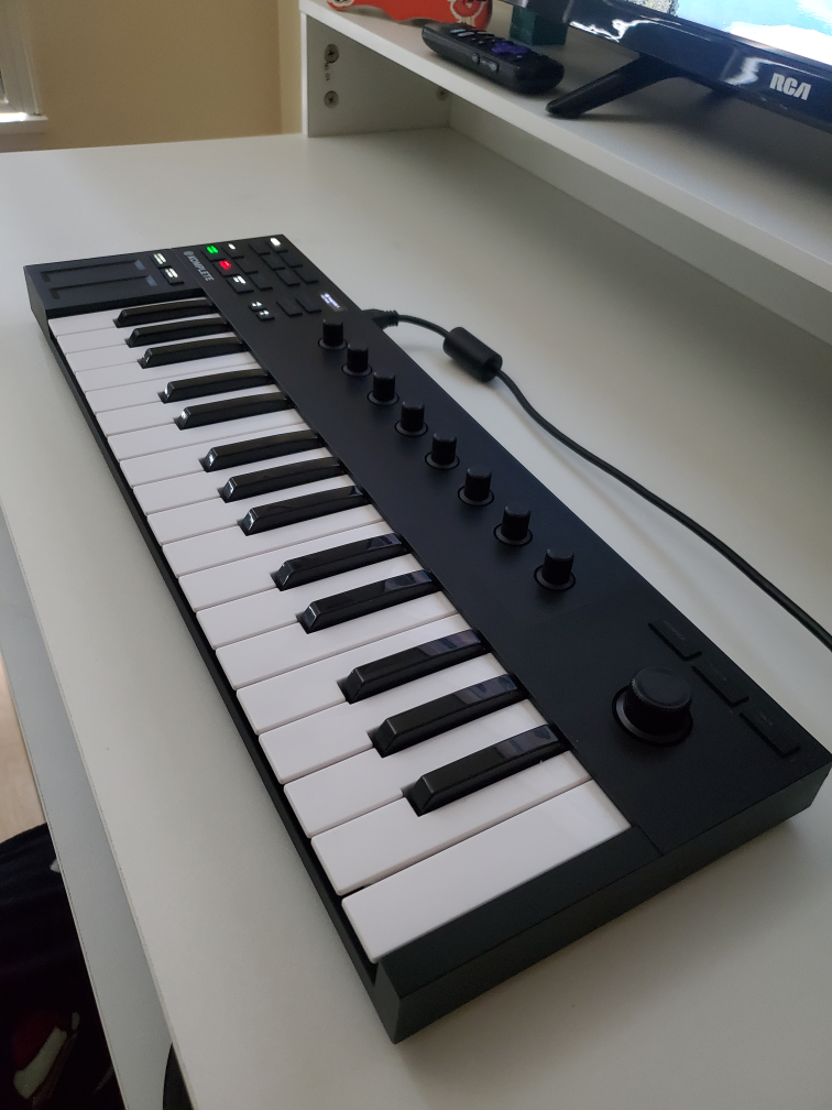 Native Instruments Komplete Kontrol M32 Midi Keyboard thumbnail