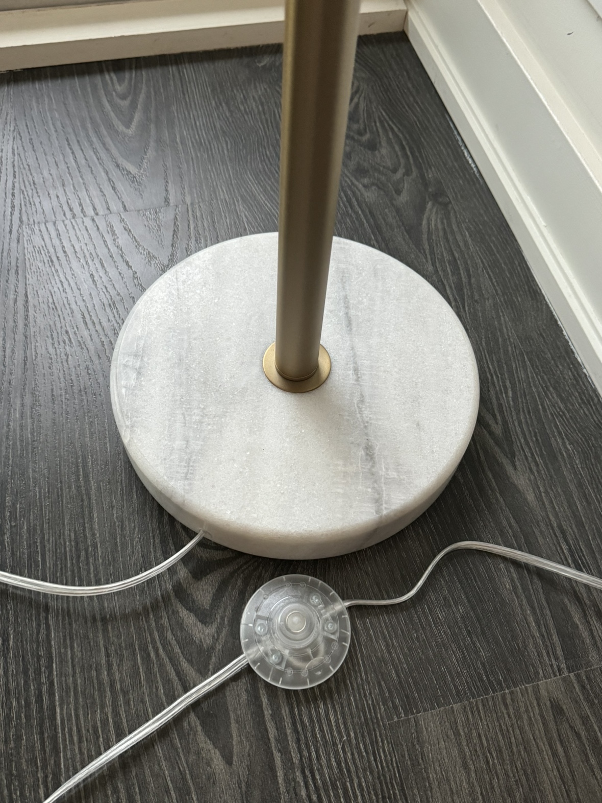 FREE LAMP MISSING ONE BULB - photo 4