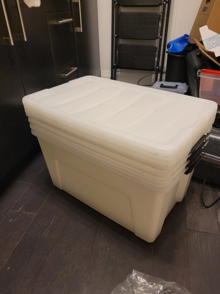 White plastic storage bins/boxes 4x (price is for individual)