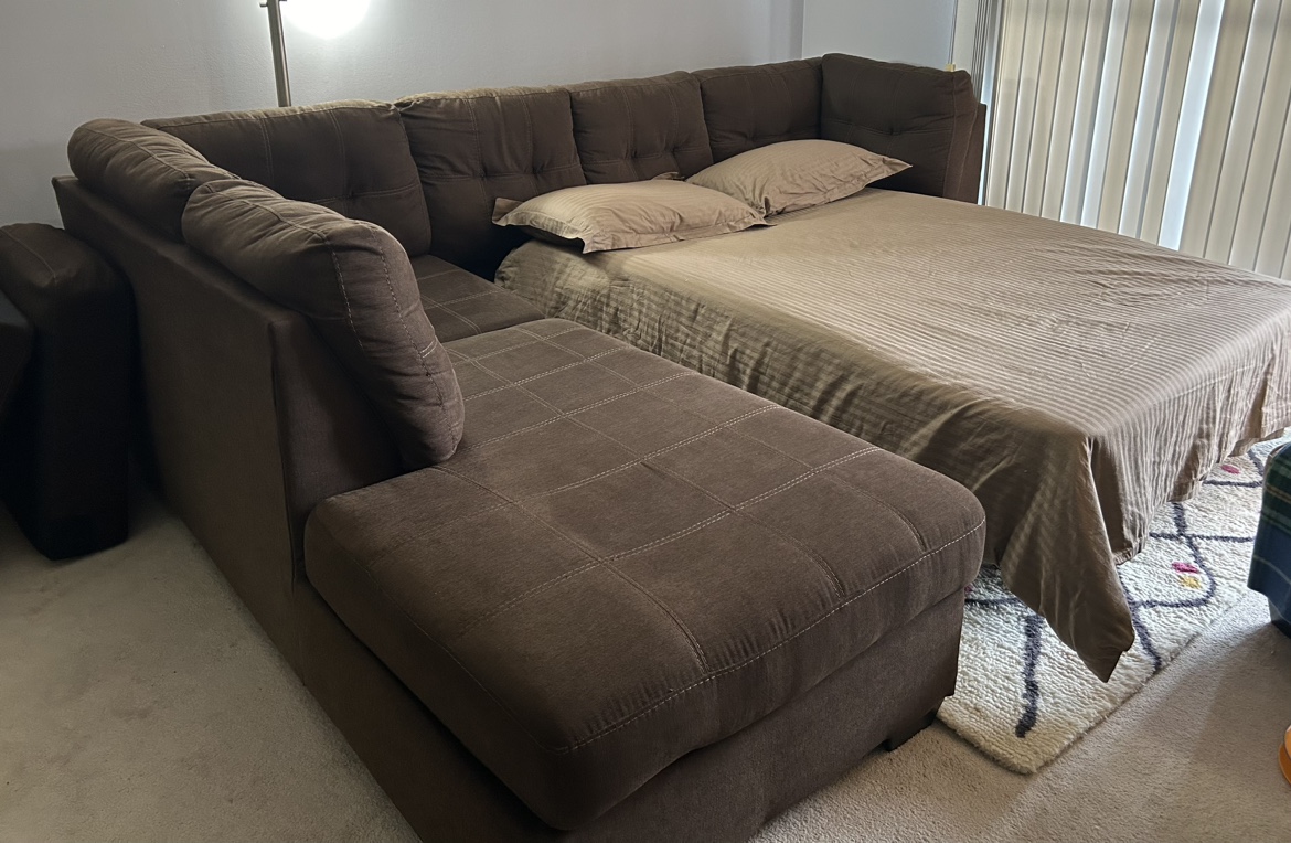 Sectional with pull out bed - photo 2