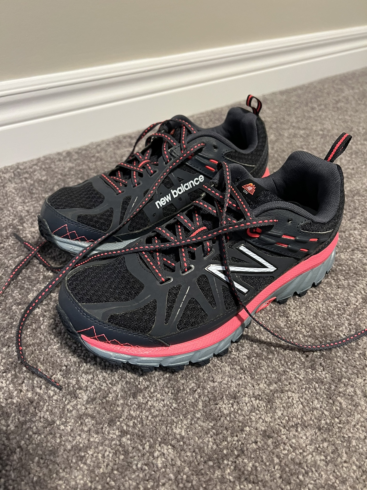 New Balance Sneakers (women size 7.5)