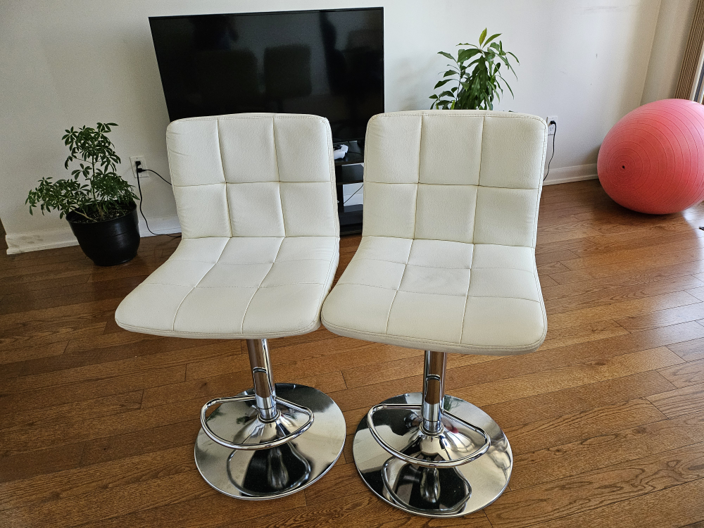 Adjustable bar stools