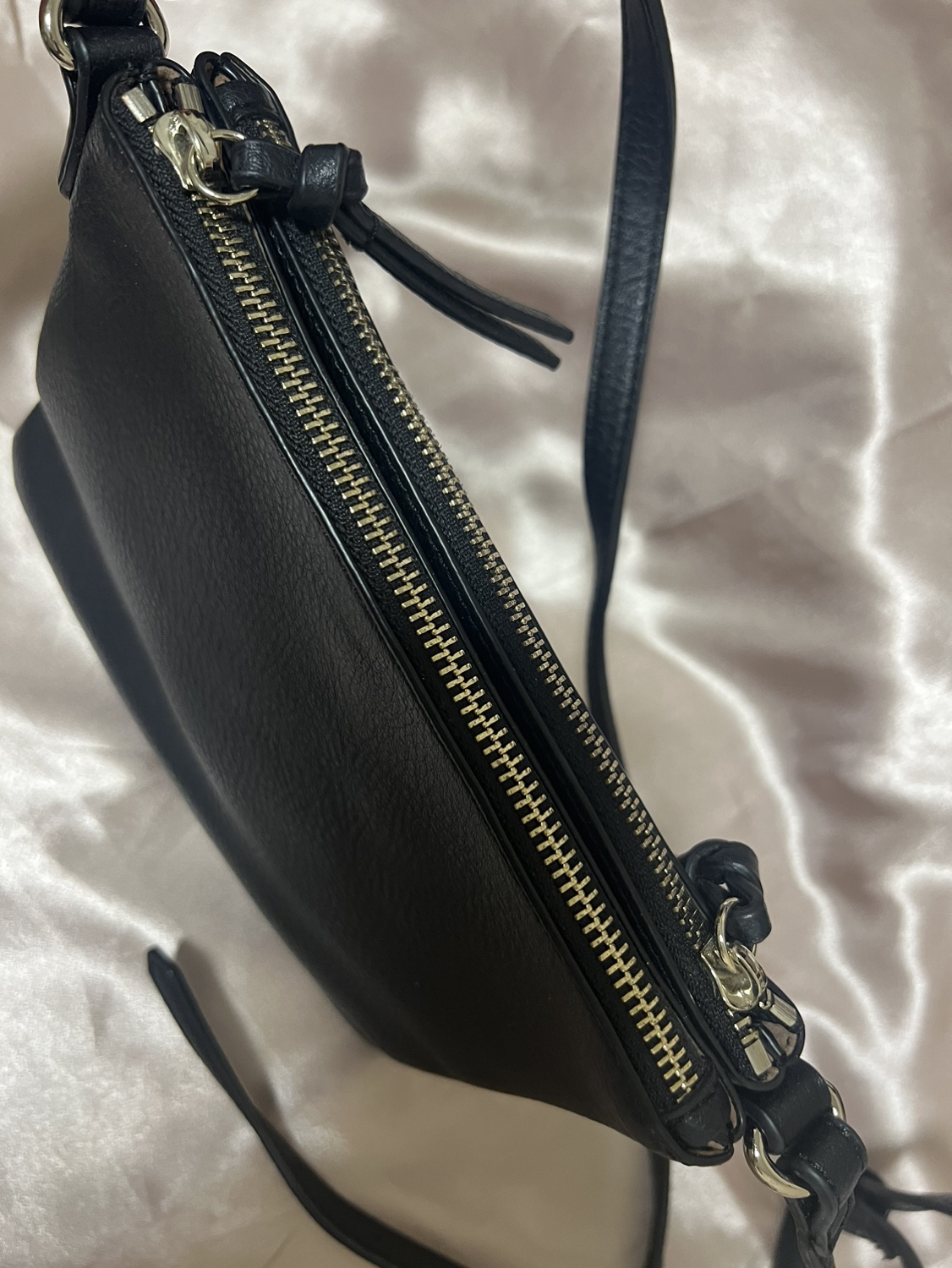 Black crossbody bag image indicator(2)