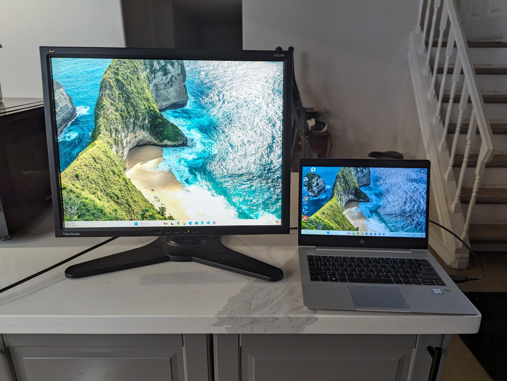 View Sonic 21.3" Monitor with HDMI to VGA cable