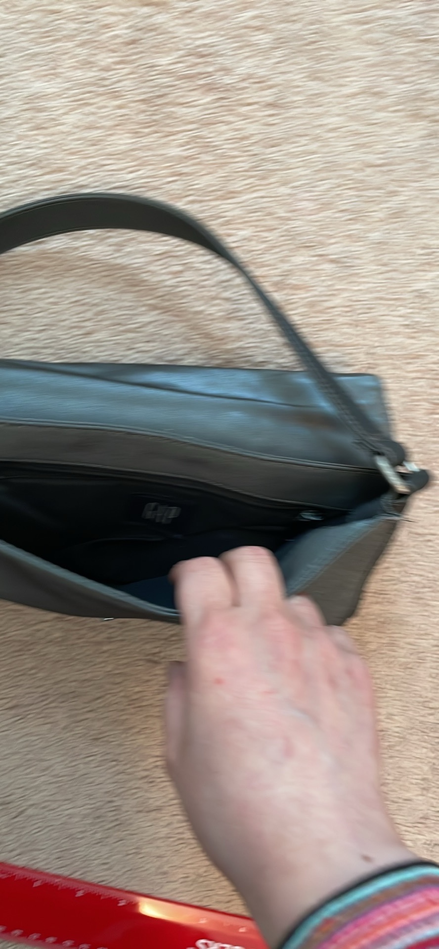 Gap silver shoulder handbag image indicator(4)