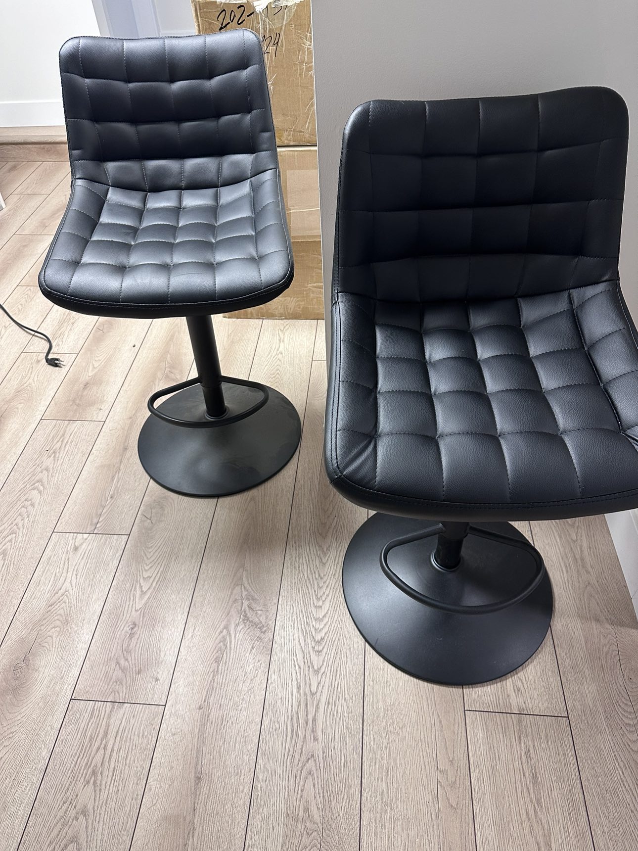 2 black bar stool - photo 3