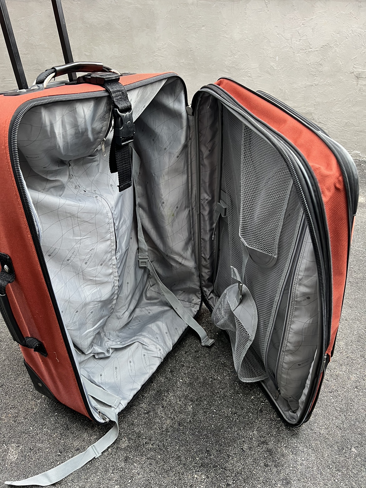 Medium suitcase image indicator(5)