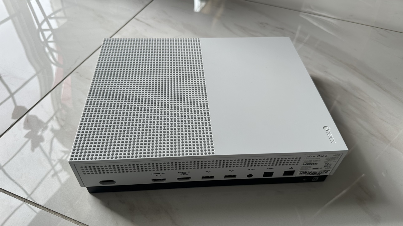 Xbox One S 1T - Two Controllers - With Box image indicator(4)