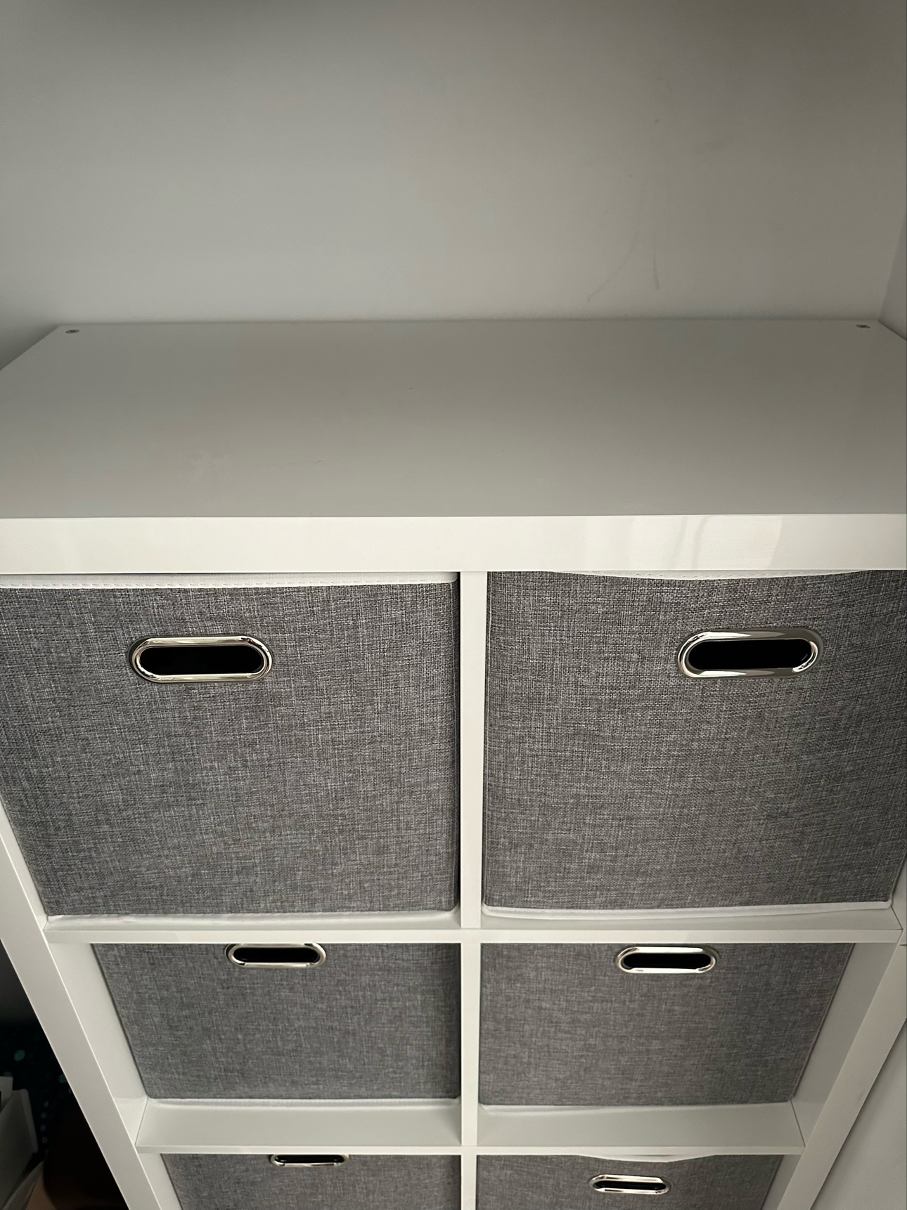 Stylish and Functional 8-Cube Storage Shelf - photo 2