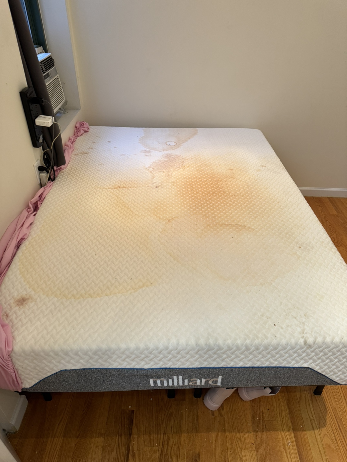 Bed frame and mattress - photo 2