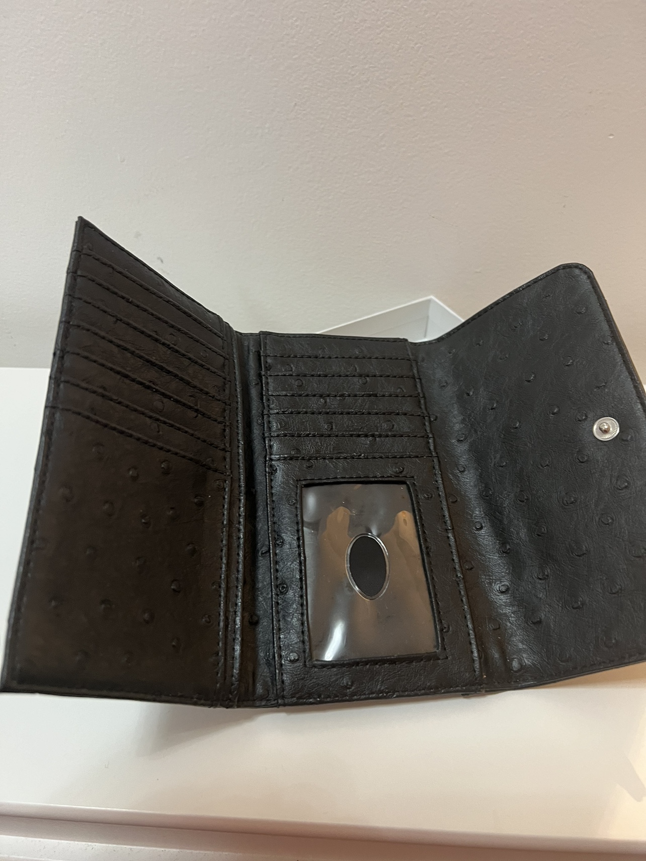 Elegant Guess Wallet image indicator(4)