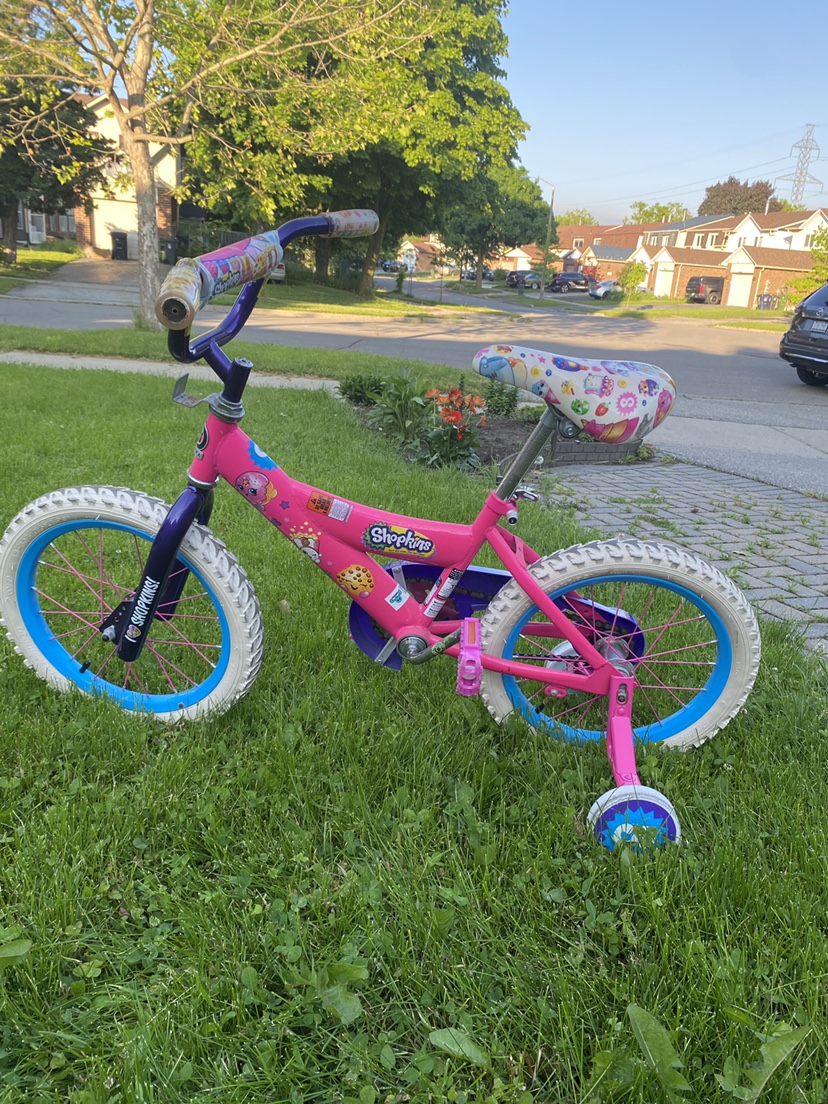 Girls bike with training wheels and basket - photo 2
