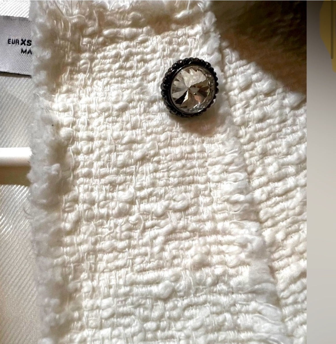 Brand near w/ tags ZARA Chanel style blazer image indicator(4)