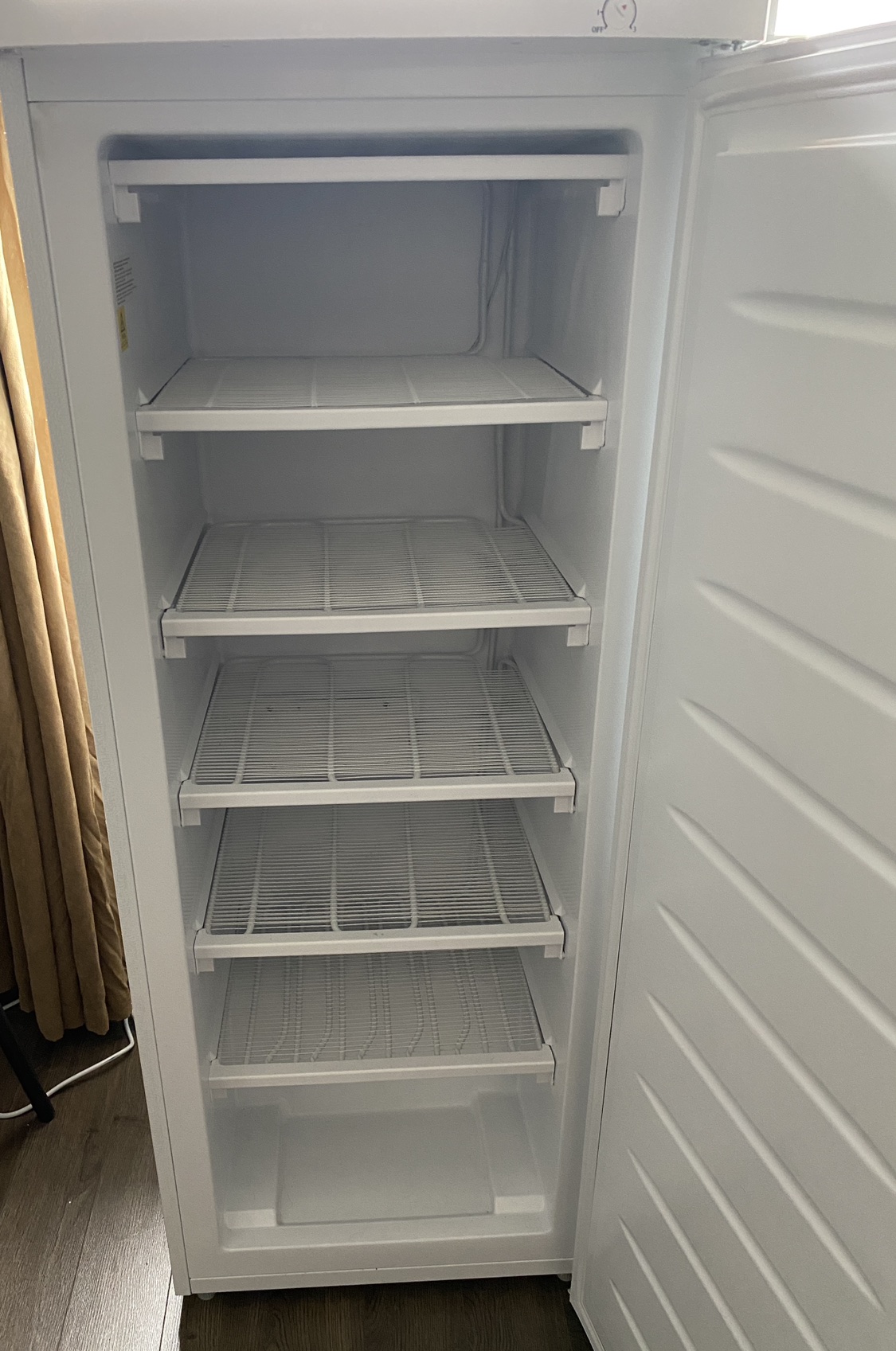 RCA upright freezer - photo 3
