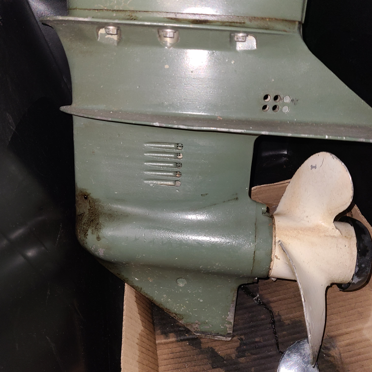 Johnson 9.9 Outboard Engine - 2 Stroke-  1975 - photo 2