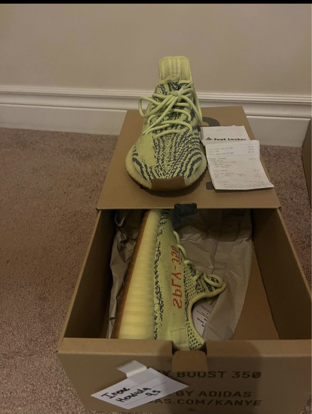 Yeezy for sale used like new all size 9.5 - photo 4