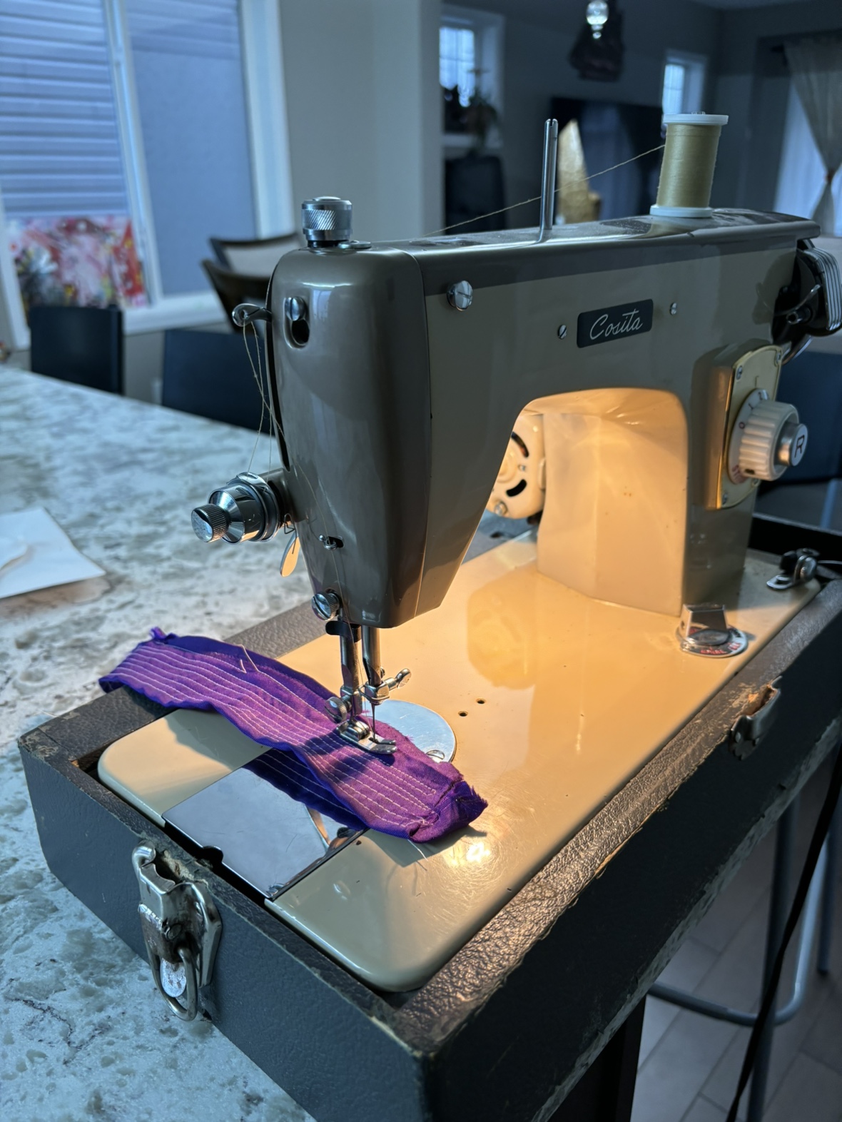 Sewing machine - photo 2