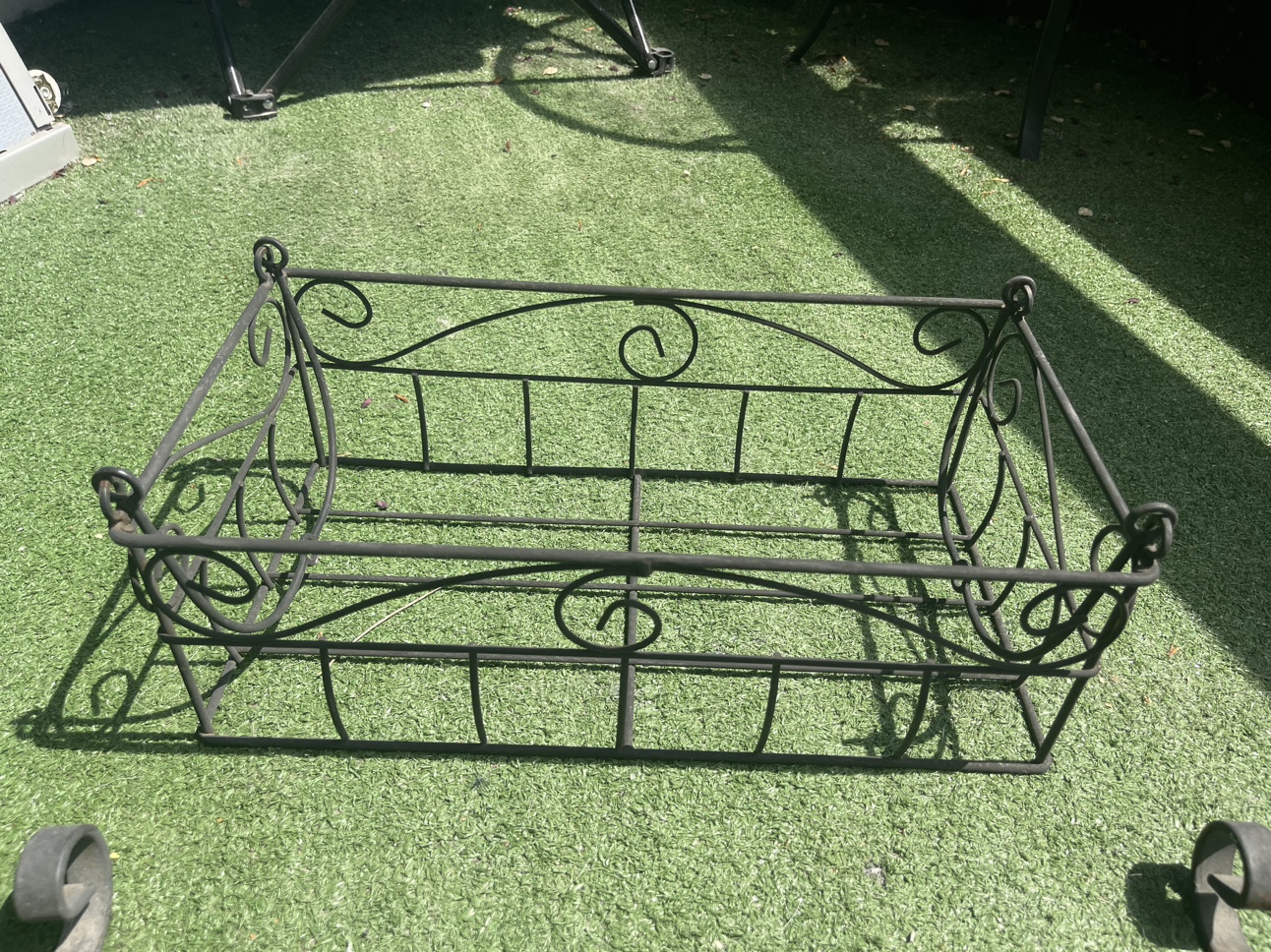 Metal Welcome Rack With Hanging Basket image indicator(4)