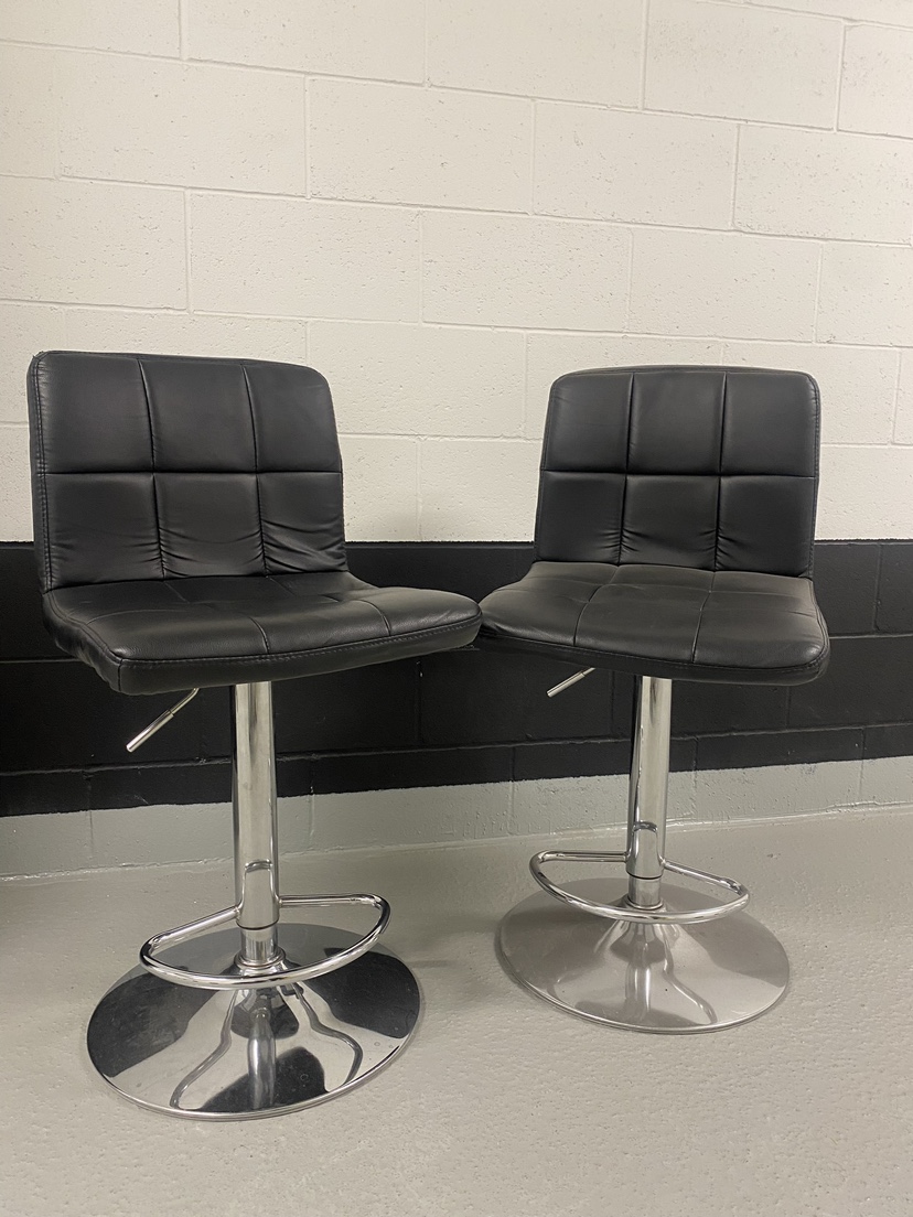 Adjustable height bar stools - photo 2