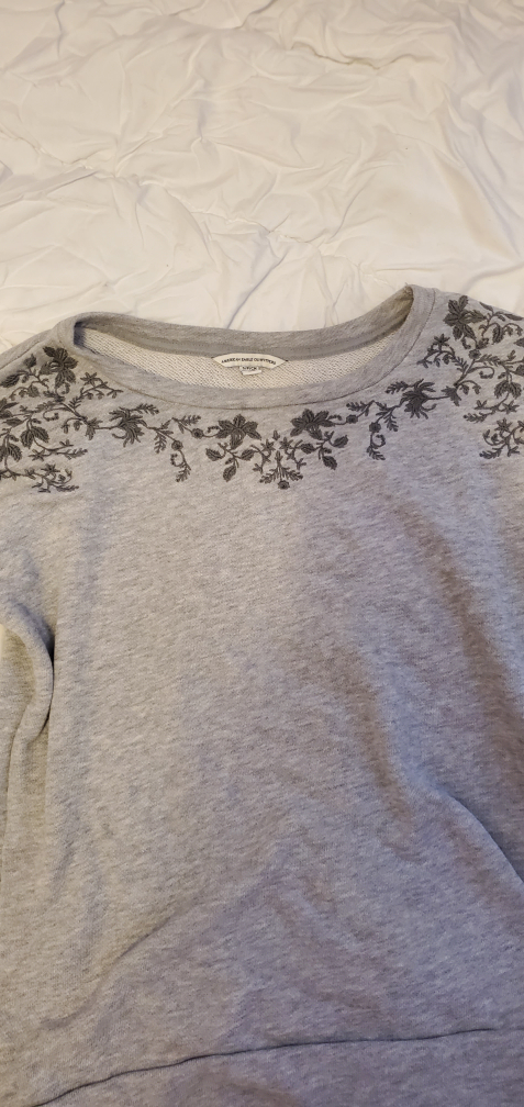 American Eagle Sweater