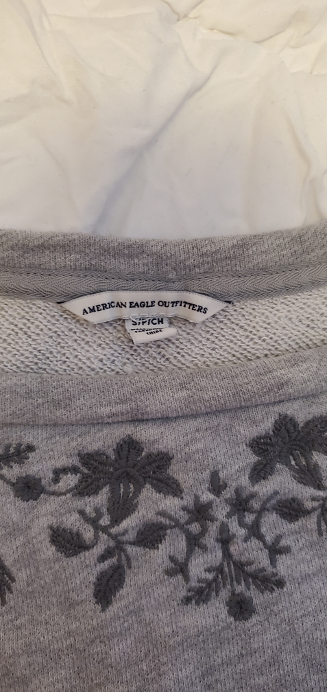 American Eagle Sweater image indicator(3)