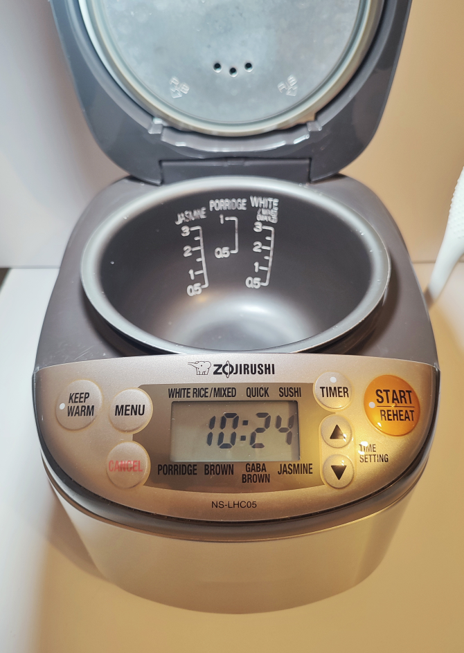 Zojirushi Rice Cooker & Warmer (Retail Price $197+tax) image indicator(4)