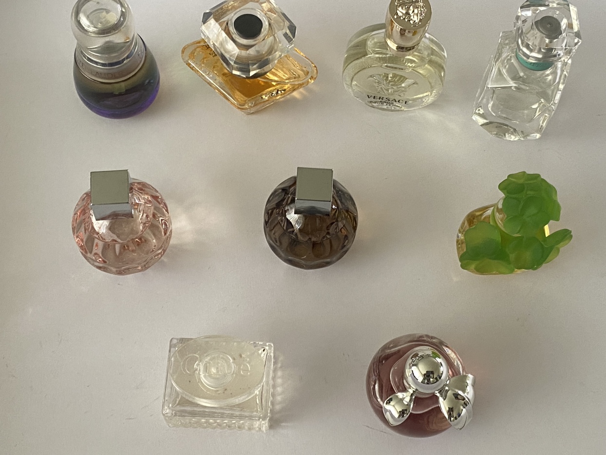 9 variety miniature  collectable fragrances. image indicator(4)
