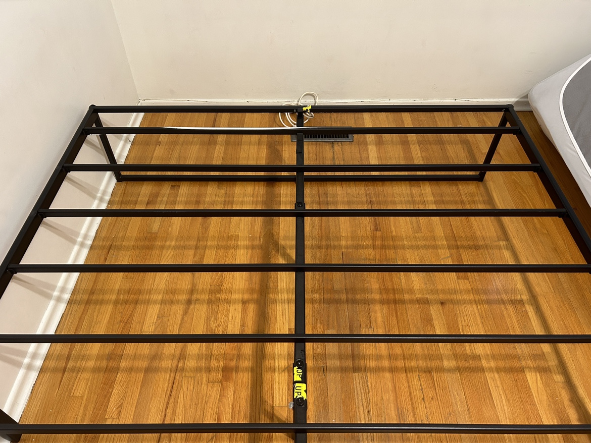 Queen metal bed frame - photo 4