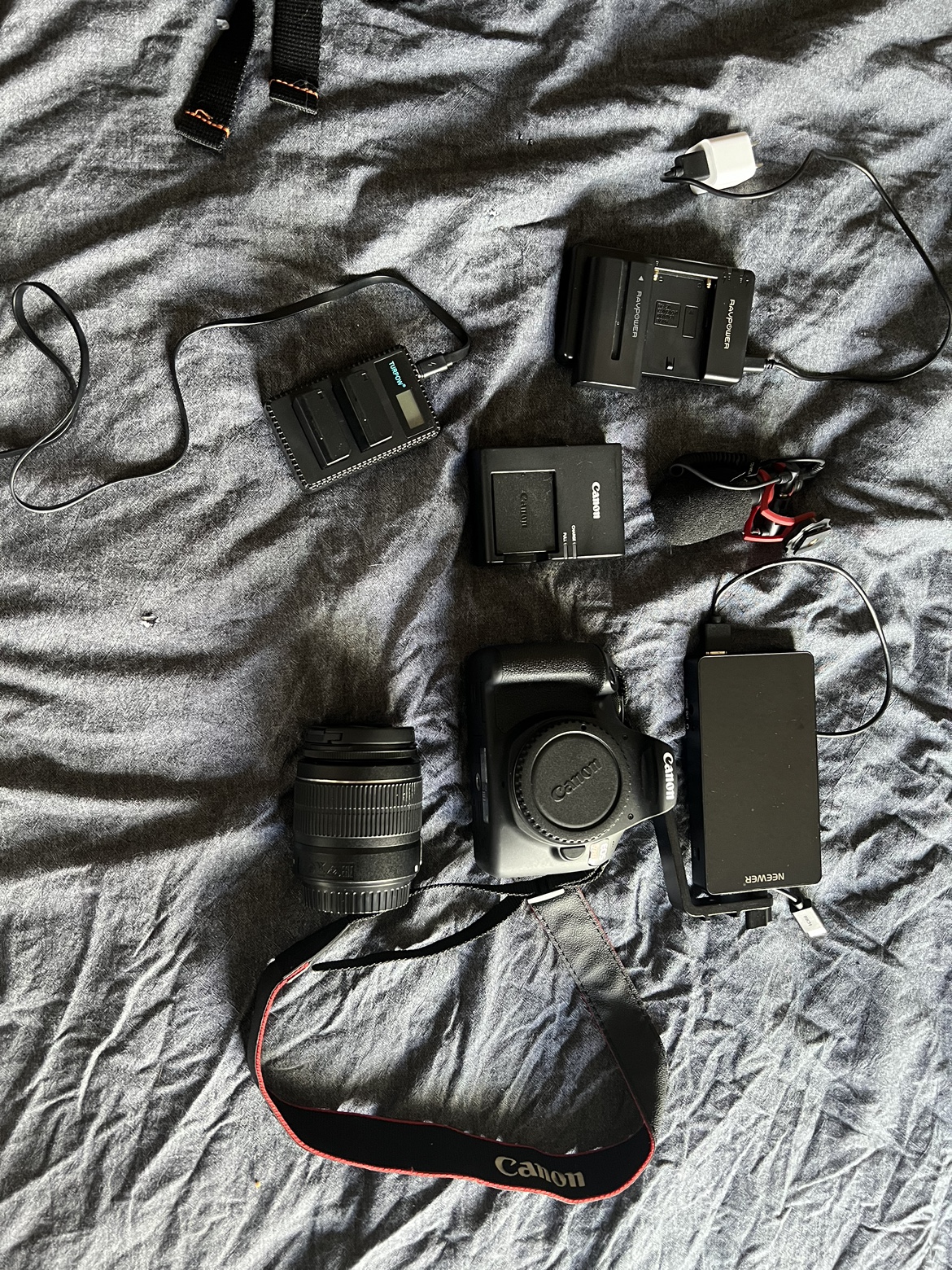 Cannon rebel t7 content creator starter kit - photo 2